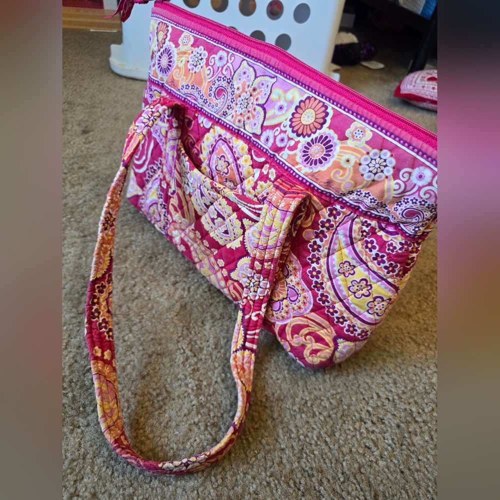 VERA BRADLEY LITTLE BETSY TOTE IN RASPBERRY FIZZ PATTERN. - Picture 2 of 8
